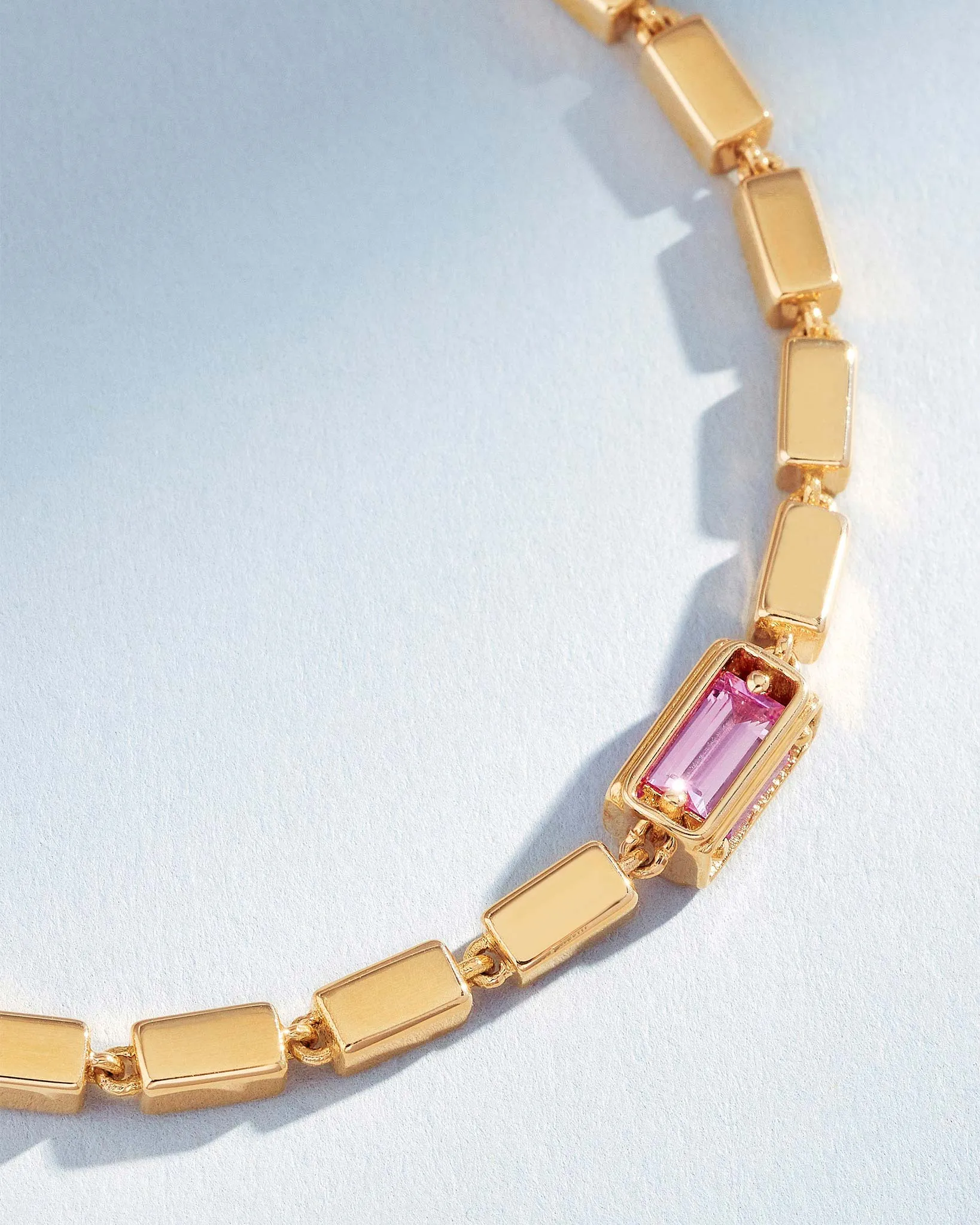 Block-Chain Single Pink Sapphire Thick Bracelet