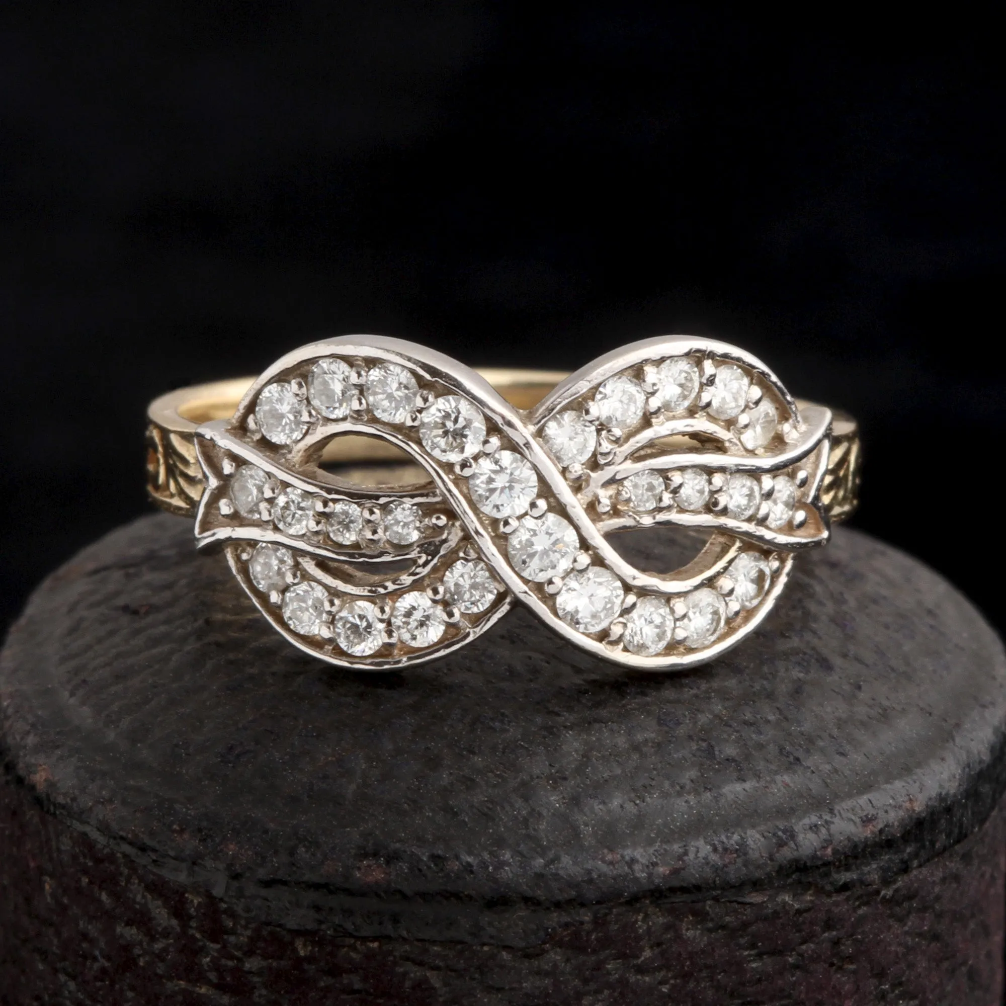 Bow Ring (Diamond)