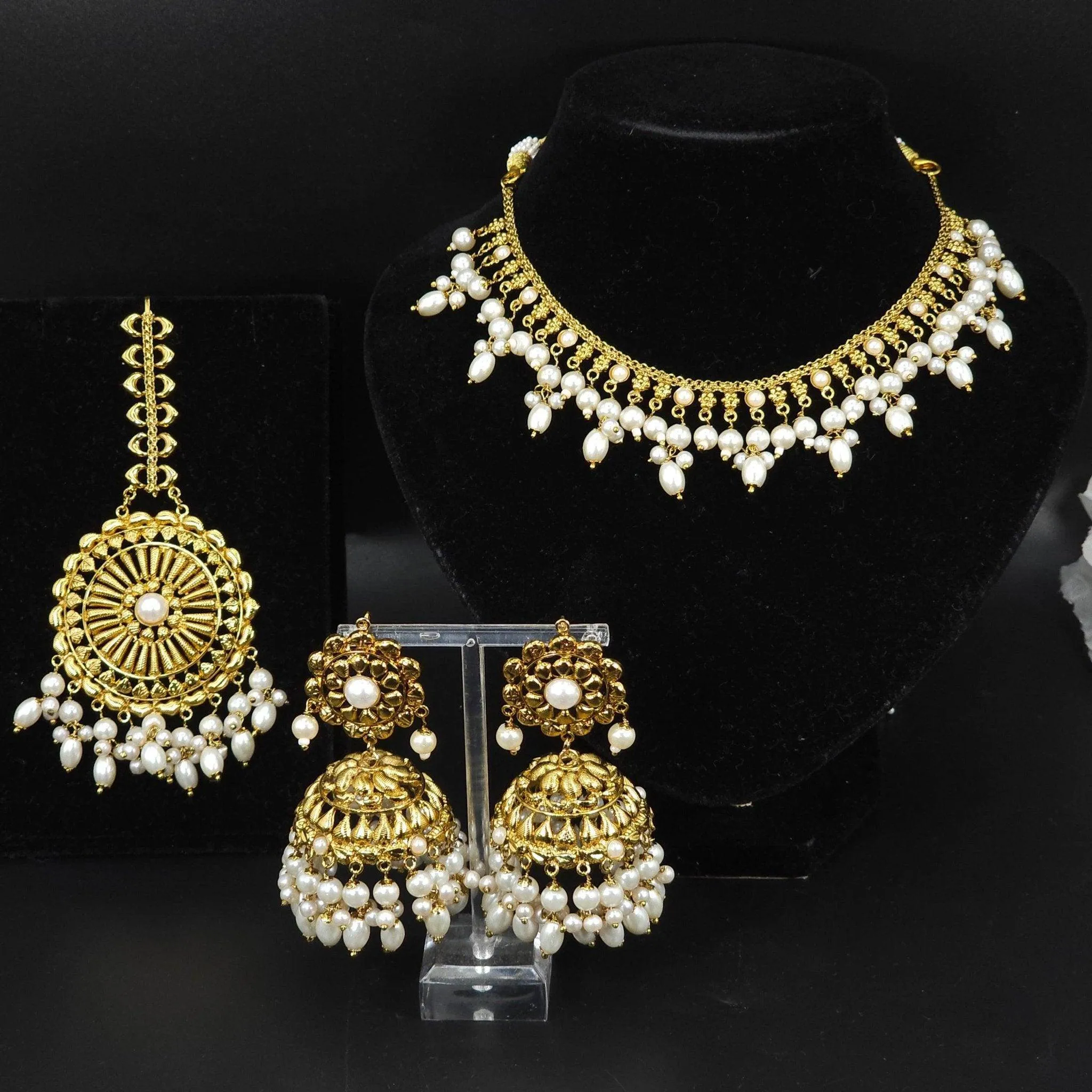 Farhaa Choker Necklace Set