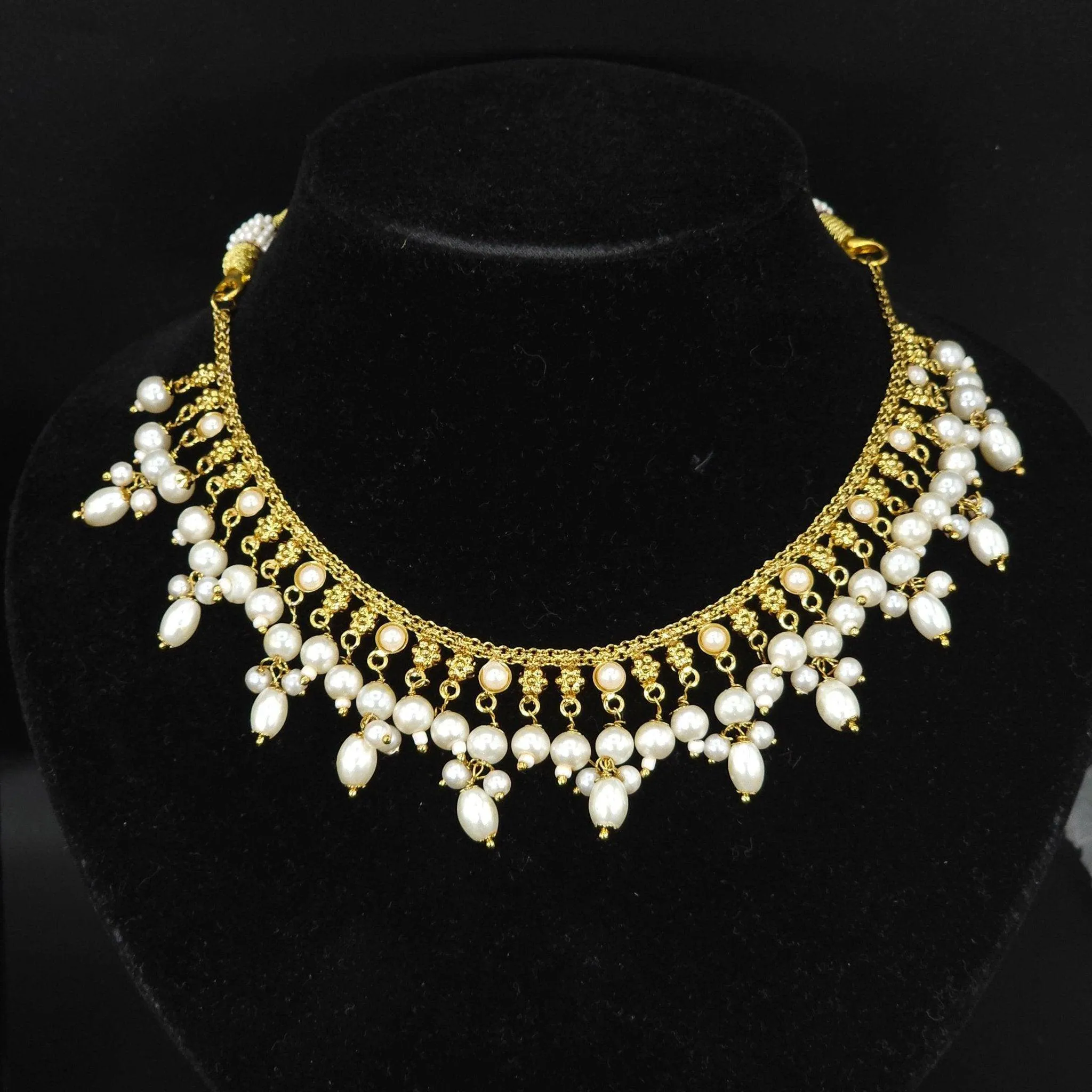 Farhaa Choker Necklace Set