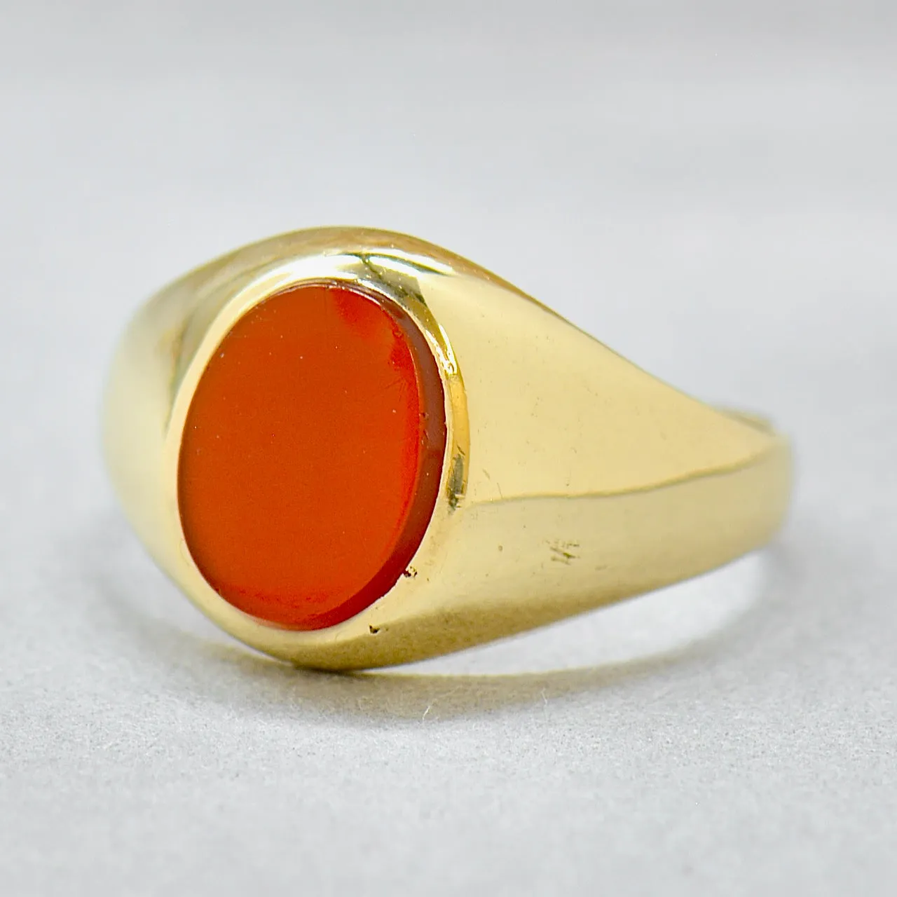 Vintage 1960s 9ct Yellow Gold Carnelian Small Signet Ring