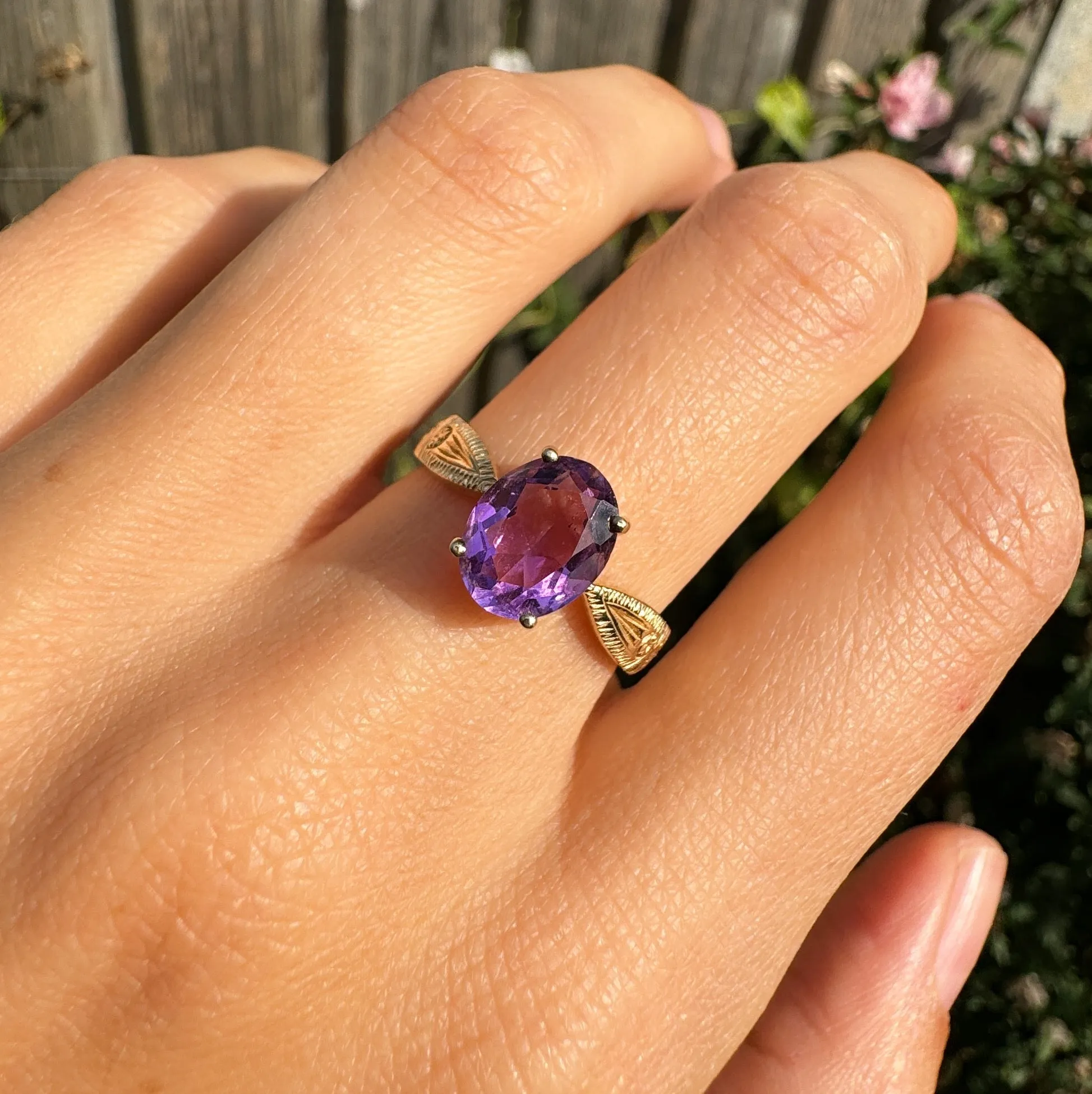 Vintage 9ct Gold Engraved 'A Nul Autre' Amethyst Ring